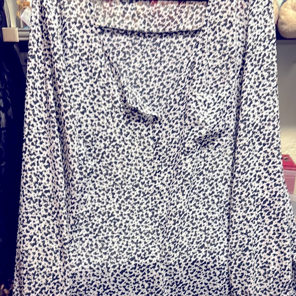 Stylish Women's Black and White Top